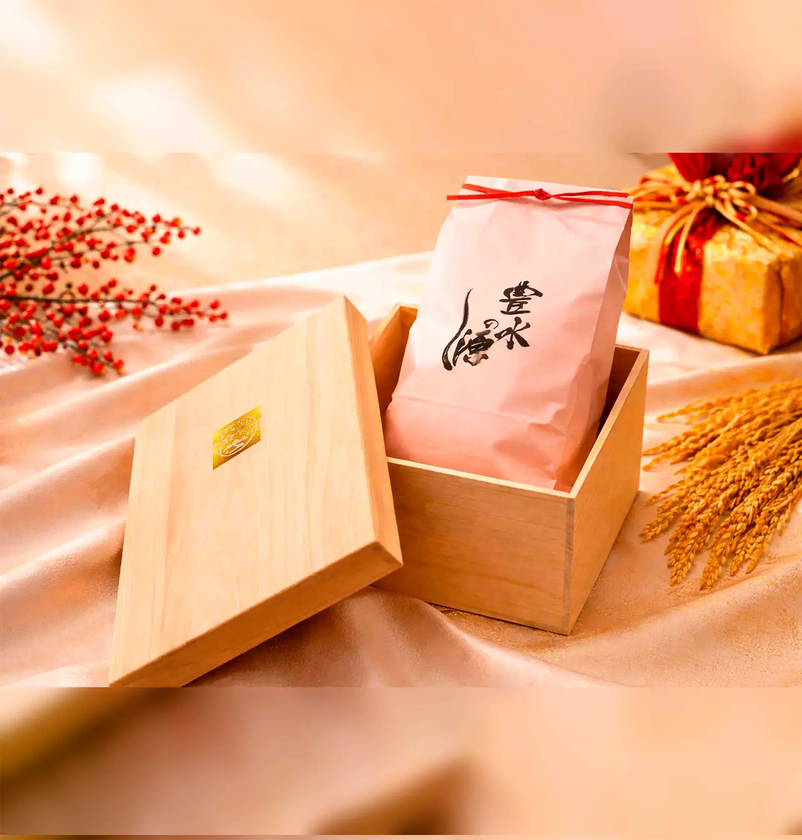 桐箱に入った高級米